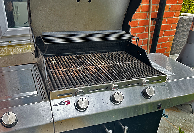 bbq cleaning services in Staines - Before cleaning 0